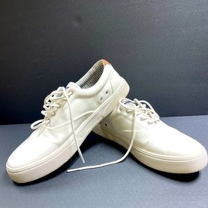 Men’s size 10 Sperry plushstep white boat shoes loafers like new